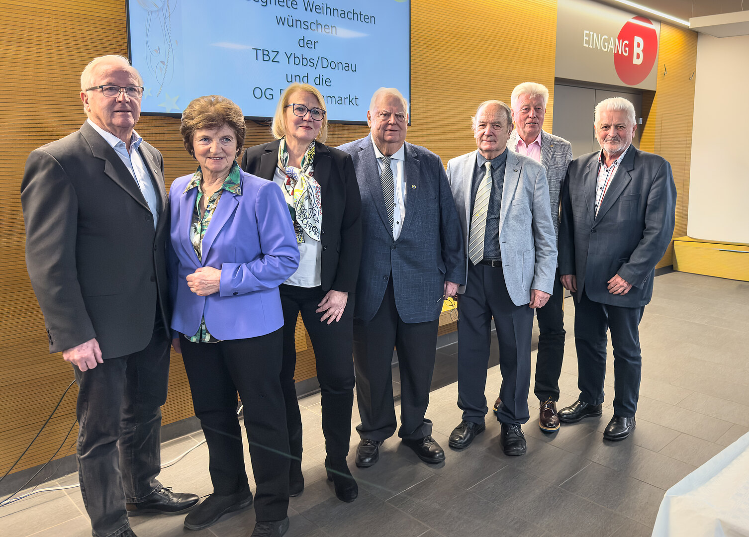 Foto von links nach rechts: TBO Franz Streimetweger, TBO Grete Wagner, Obfrau Eva Holzer, BO Karl Kirchweger, TBO Franz Haberfellner, TBO August Grubhofer, Obmann Josef Riegler