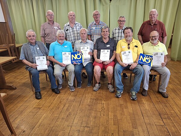 1. Reihe von links: Franz Strohmayer, Josef Riegler, Karl Kerndler, Eduard Neumayr, Andreas Farago, Kurt Baier. 2. R v l: TBO Franz Streimetweger, Obm. Hürm Anton Picker, Ludwig Fichtinger, Turnierleitung Josef Putschögl, BO Karl Kirchweger